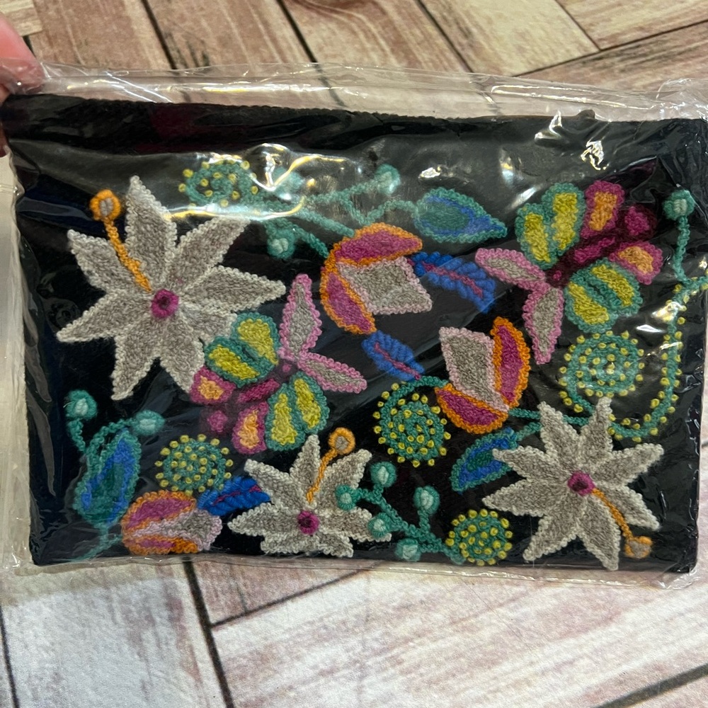 NWT Noonday Collection Hand Embroidered Wool Floral Clutch
